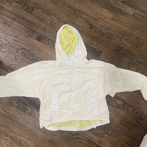 NEW LULULEMON WIND JACKET. LIGHT AND AIRY SIZE LARGE